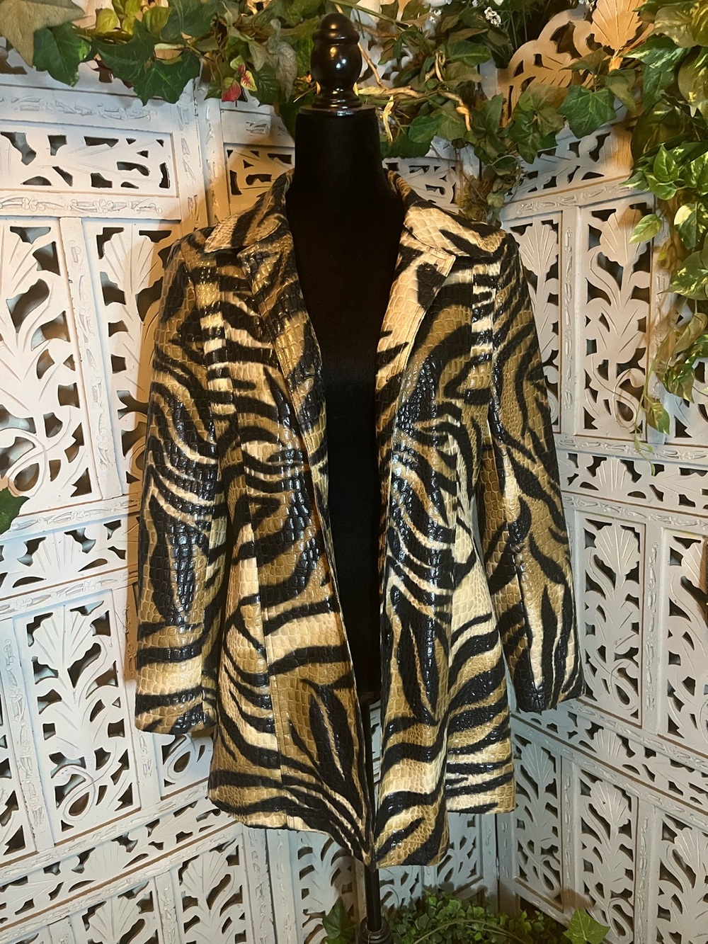 SELENE VINTAGE GLOSSY BLACK & SHADES OF BROWN ANIMAL PRINT FAUX LEATHER JACKET